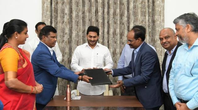 GMR Signs Pact With Andhra Govt To Develop Greenfield Airport At ...