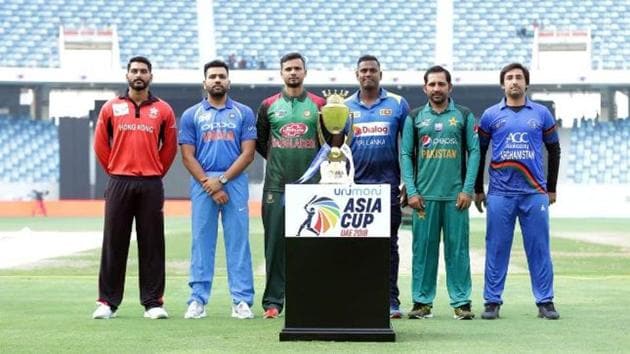Captains posing with the Asia Cup in 2018.(ACC)