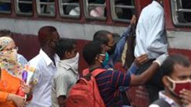 The government order says buses carrying people to their destinations shouldn’t be stopped during the night curfew . (Satish Bate/HT Photo) The government order says buses carrying people to their destinations shouldn’t be stopped during the night curfew . (Satish Bate/HT Photo)