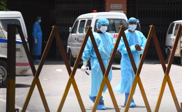 Doctors and other medical staff in PPE after a group of people suspected of Covid-19 infection were brought in to Lok Nayak Jai Prakash (LNJP) Hospital in New Delhi, India, on Tuesday, June 9, 2020.(Raj K Raj/HTphoto for representation)