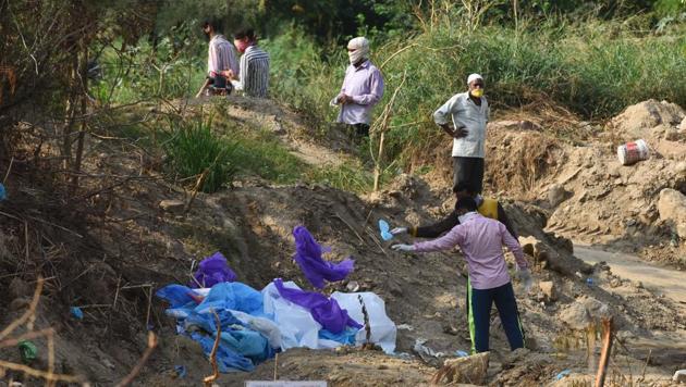 PPE kits being disposed out in the open after the funeral of a person who died due to coronavirus at the Jadeed Qabristan Ahle Islam graveyard in ITO, New Delhi on Thursday. (Sanchit Khanna/HT PHOTO) PPE kits being disposed out in the open after the funeral of a person who died due to coronavirus at the Jadeed Qabristan Ahle Islam graveyard in ITO, New Delhi on Thursday. (Sanchit Khanna/HT PHOTO)