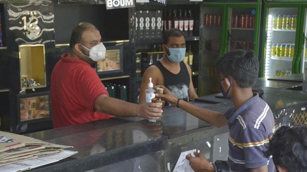 The district administration says no teacher was involved in the temporary duty for the sale of liquor at the government controlled vends. (HT Photo/Representative) The district administration says no teacher was involved in the temporary duty for the sale of liquor at the government controlled vends. (HT Photo/Representative)