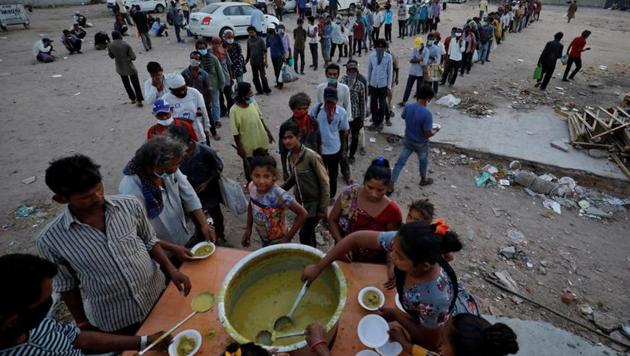 FILE PHOTO: Migrant workers and homeless people queue to receive free food during a nationwide lockdown to slow the spread of the coronavirus disease (COVID-19), in Ahmedabad, India, May 1, 2020.(REUTERS) FILE PHOTO: Migrant workers and homeless people queue to receive free food during a nationwide lockdown to slow the spread of the coronavirus disease (COVID-19), in Ahmedabad, India, May 1, 2020.(REUTERS)