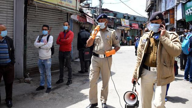 A resident of Ward 8 of the town, the constable had come in contact with a Covid-19 patient.(Representative Image/HT) A resident of Ward 8 of the town, the constable had come in contact with a Covid-19 patient.(Representative Image/HT)