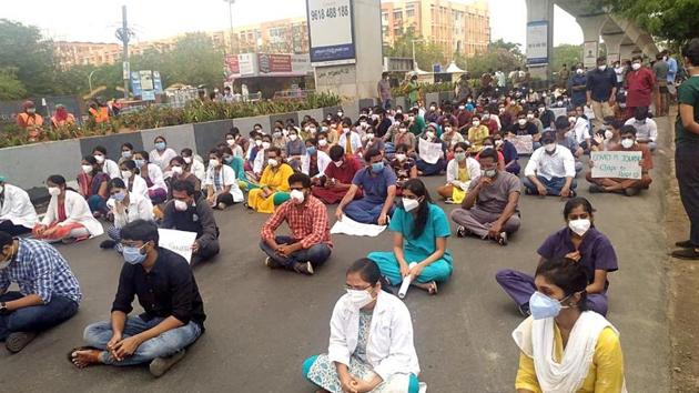 The junior doctors have withdrawn their strike after Telangana health minister promised to consider their demands.(ANI Photo)