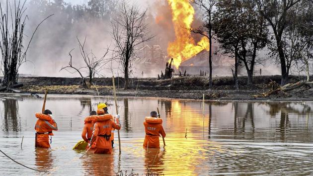 National Disaster Response Team (NDRF) personnel carry out search and rescue operations after two firemen of Oil India Limited went missing since an oil well at the company’s Baghjan oilfield exploded in Assam’s Tinsukia district on Wednesday.(PTI)
