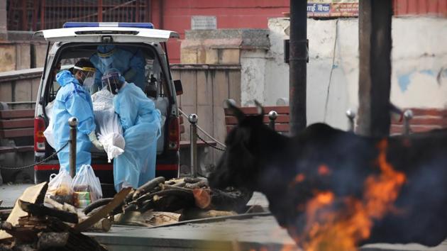 New Delhi has officially reported close to 1,100 deaths from the coronavirus, but cemeteries and crematoriums in the city say the actual number is several hundred higher.(AP) New Delhi has officially reported close to 1,100 deaths from the coronavirus, but cemeteries and crematoriums in the city say the actual number is several hundred higher.(AP)