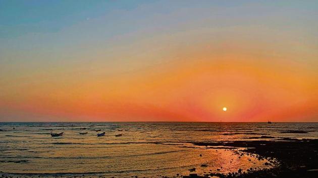 Sunset in Bandra, a suburb of Mumbai city in Maharashtra. (Deepanjana Pal/HT Photo) Sunset in Bandra, a suburb of Mumbai city in Maharashtra. (Deepanjana Pal/HT Photo)
