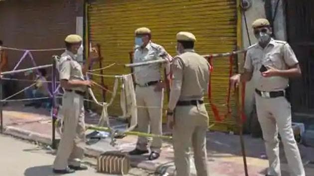 ASI Sanjeev Kumar, was posted in the crime branch’s Rohini office. He died at the Guru Teg Bahadur (GTB) Hospital on Friday. (HT File Photo) ASI Sanjeev Kumar, was posted in the crime branch’s Rohini office. He died at the Guru Teg Bahadur (GTB) Hospital on Friday. (HT File Photo)