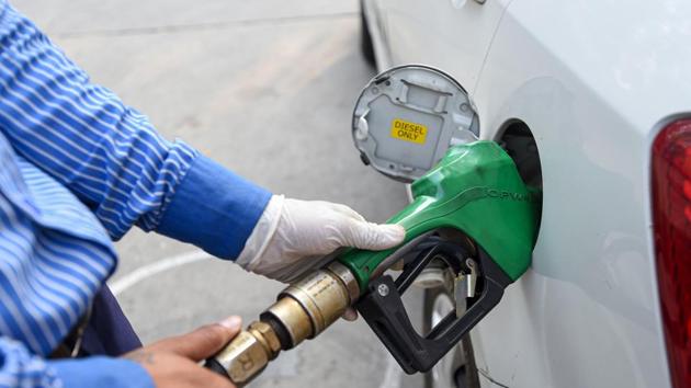 Petrol price hiked by 59 paise per litre, diesel by 58 paise in seventh increase in a row - Hindustan Times