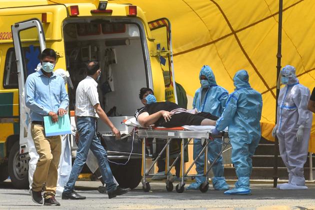 Medical professionals wearing PPE coveralls attend a patient suspected of coronavirus infection, outside the Covid-19 ward, at Ganga Ram Hospital, in New Delhi, on Thursday, June 11, 2020. (Sanchit Khanna/HT PHOTO) Medical professionals wearing PPE coveralls attend a patient suspected of coronavirus infection, outside the Covid-19 ward, at Ganga Ram Hospital, in New Delhi, on Thursday, June 11, 2020. (Sanchit Khanna/HT PHOTO)