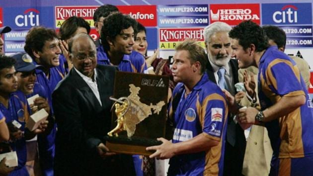 MUMBAI, INDIA - JUNE 1: The Rajasthan Royals team celebrate with the IPL trophy after their win over Chennai in the final of IPL 1 at D.Y. Patil stadium on June 1, 2008 in Mumbai, India.(Hindustan Times via Getty Images)