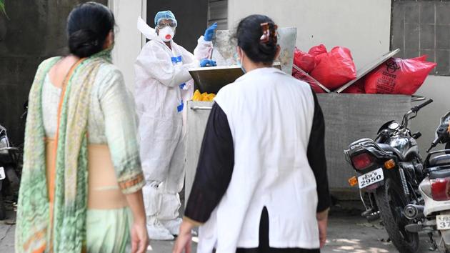A cleaning staff member throws dustbins filled with medical waste from COVID-19 patients into a trash bin at Guru Nanak Dev Hospital in Amritsar on June 12. While the last 100,000 cases surfaced in only 10 days; the previous 100,000 cases took 15 days; and the first 100,000 cases took 78 days. A little under a quarter of all cases have been reported just in the last week, with the total cases doubling over the last 17 days. (NARINDER NANU / AFP) A cleaning staff member throws dustbins filled with medical waste from COVID-19 patients into a trash bin at Guru Nanak Dev Hospital in Amritsar on June 12. While the last 100,000 cases surfaced in only 10 days; the previous 100,000 cases took 15 days; and the first 100,000 cases took 78 days. A little under a quarter of all cases have been reported just in the last week, with the total cases doubling over the last 17 days. (NARINDER NANU / AFP)