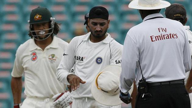 File image of Andrew Symonds and Harbhajan Singh.(AFP) File image of Andrew Symonds and Harbhajan Singh.(AFP)