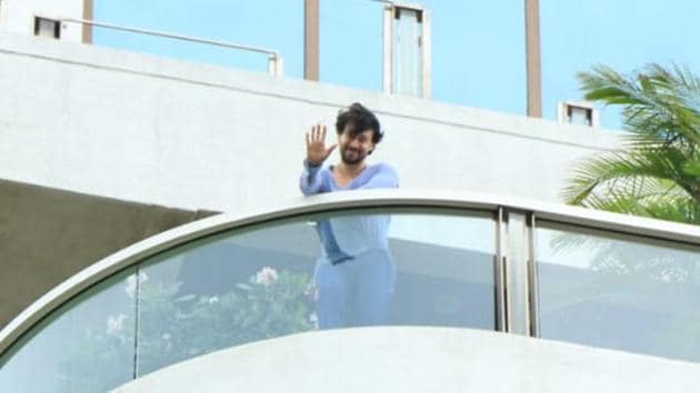 Tiger Shroff later wore a tee to wave to the paparazzi from his balcony.(Varinder Chawla)