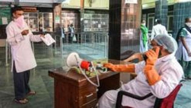The government claimed it had completed 5,52,202 tests so far at the rate of 10,341 per million population and stood on top of other states in the country.(HT Photo) The government claimed it had completed 5,52,202 tests so far at the rate of 10,341 per million population and stood on top of other states in the country.(HT Photo)