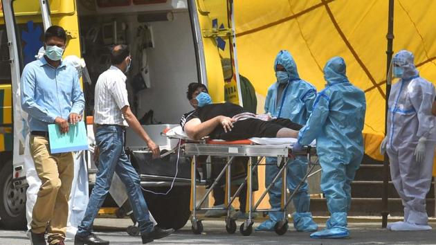 With 56 fatalities reported in the last 24 hours, the capital’s death toll has now climbed to 1,327. (SANCHIT KHANNA/HT PHOTO.) With 56 fatalities reported in the last 24 hours, the capital’s death toll has now climbed to 1,327. (SANCHIT KHANNA/HT PHOTO.)