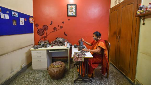 Laxmi Das at her workstation stitching masks that she makes during her free time. The aim of this initiative by the duo is to ensure that the poor and underprivileged have access to masks, Sourav told news agency PTI. (Arun Sharma / PTI) Laxmi Das at her workstation stitching masks that she makes during her free time. The aim of this initiative by the duo is to ensure that the poor and underprivileged have access to masks, Sourav told news agency PTI. (Arun Sharma / PTI)