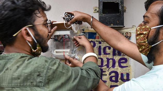 Sourav Das (L) installs a free mask dispenser at a location in CR Park, New Delhi on June 13. Under the initiative ‘Pick One, Stay Safe’, Das, a cinematographer by profession, has so far handed out over 2,000 masks stitched by his mother who is a homemaker. (Arun Sharma / PTI) Sourav Das (L) installs a free mask dispenser at a location in CR Park, New Delhi on June 13. Under the initiative ‘Pick One, Stay Safe’, Das, a cinematographer by profession, has so far handed out over 2,000 masks stitched by his mother who is a homemaker. (Arun Sharma / PTI)