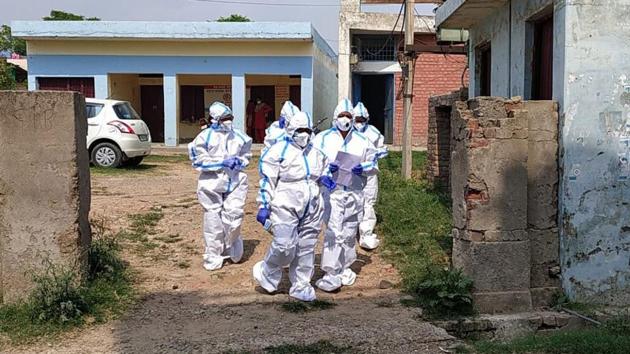 Health workers on their way to quarantine members of a family that tested positive for coronavirus disease in Raipur Rani, Panchkula, on Sunday.(Sant Arora/HT)