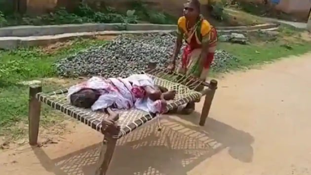 A video of 60-year-old Punjimati Dei of Bargaon village in Naupara district dragging a cot with her mother lying on it went viral on social media.(Screengrab)