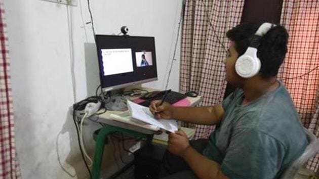 Haryana government initiated the ‘Ghar se Padhao’ campaign on April 14 to ensure that teachers remain in regular contact with parents and students through WhatsApp during the lockdown.(Raj K Raj/HT file photo. Representative image) Haryana government initiated the ‘Ghar se Padhao’ campaign on April 14 to ensure that teachers remain in regular contact with parents and students through WhatsApp during the lockdown.(Raj K Raj/HT file photo. Representative image)