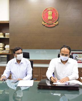 Varinder Sharma (right) taking charge as new deputy commissioner from former DC Pradeep Agarwal at his office in mini secretariat, Ludhiana on Monday.(GURPREET SINGH/HT)