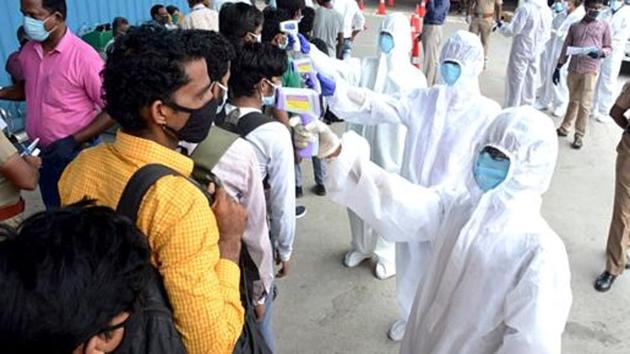 File photo: Medics check temperature of stranded migrant labourers queuing to board a special train to Madhya Pradesh from MGR Central railway station in Chennai, Tamil Nadu.(ANI) File photo: Medics check temperature of stranded migrant labourers queuing to board a special train to Madhya Pradesh from MGR Central railway station in Chennai, Tamil Nadu.(ANI)