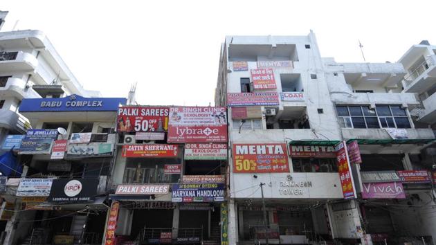 Traders have been asked to follow an odd-even rule -- based on their shop numbers --for opening on certain days and to sanitise their shops regularly. However, there were other bottlenecks. (Sunil Ghosh/HT file photo) Traders have been asked to follow an odd-even rule -- based on their shop numbers --for opening on certain days and to sanitise their shops regularly. However, there were other bottlenecks. (Sunil Ghosh/HT file photo)