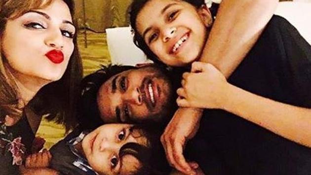 Sushant Singh Rajput poses with his sister and her children.