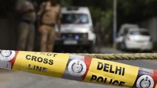 The men abandoned the girl, who walked for the next few hours, before a policeman noticed her disoriented condition and brought her to the Kotwali police station. (HT file photo) The men abandoned the girl, who walked for the next few hours, before a policeman noticed her disoriented condition and brought her to the Kotwali police station. (HT file photo)