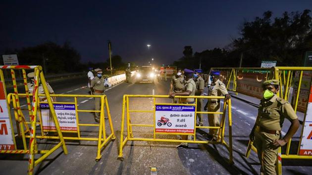 Police personnel stand guard at a barricade during the ongoing COVID-19 nationwide lockdown, at East Coast road (ECR), in Chennai.(PTI) Police personnel stand guard at a barricade during the ongoing COVID-19 nationwide lockdown, at East Coast road (ECR), in Chennai.(PTI)
