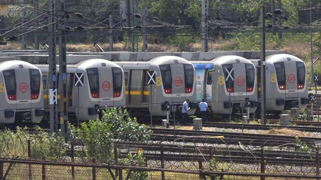 DMRC technicians inspect Delhi Metro coaches in Timarpur, New Delhi.(Vipin Kumar/HT PHOTO) DMRC technicians inspect Delhi Metro coaches in Timarpur, New Delhi.(Vipin Kumar/HT PHOTO)