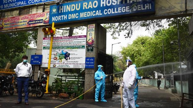 New Delhi Municipal Council (NDMC) workers spray disinfectant during the sanitization of the Hindu Rao Hospital, during nationwide lockdown against coronavirus, in New Delhi.(Vipin Kumar/HT PHOTO) New Delhi Municipal Council (NDMC) workers spray disinfectant during the sanitization of the Hindu Rao Hospital, during nationwide lockdown against coronavirus, in New Delhi.(Vipin Kumar/HT PHOTO)