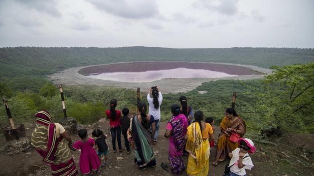 Locals in Buldhana gather around the Lonar lake after its water turned pink earlier this month.(Pratik Chorge/ Hindustan Times) Locals in Buldhana gather around the Lonar lake after its water turned pink earlier this month.(Pratik Chorge/ Hindustan Times)
