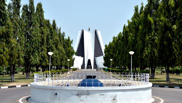 The university has been advised to take assistance of former IAS officer Manjit Singh Narang, who has been appointed as honourary advisor to vice-chancellor. (HT file) The university has been advised to take assistance of former IAS officer Manjit Singh Narang, who has been appointed as honourary advisor to vice-chancellor. (HT file)