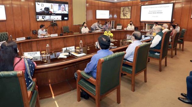 Union Home Minister Amit Shah and Health Minister Dr Harsh Vardhan chair the meeting with Delhi chief minister Arvind Kejriwal, LG Anil Baijal and all 3 Mayors of MCD to review the Covid-19 situation in the national capital, on Sunday.(ANI Photo) Union Home Minister Amit Shah and Health Minister Dr Harsh Vardhan chair the meeting with Delhi chief minister Arvind Kejriwal, LG Anil Baijal and all 3 Mayors of MCD to review the Covid-19 situation in the national capital, on Sunday.(ANI Photo)
