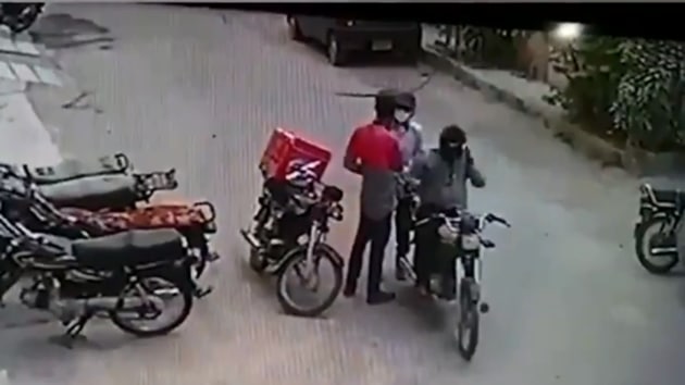 Robbers return what they stole from delivery man, console him too ...