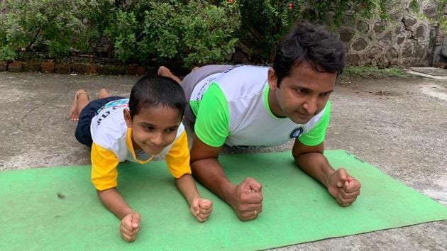 Sushil More (36), an investment analyst, and his son Kanishk (right) will participate in the fitness wari this year. (HT PHOTO) Sushil More (36), an investment analyst, and his son Kanishk (right) will participate in the fitness wari this year. (HT PHOTO)