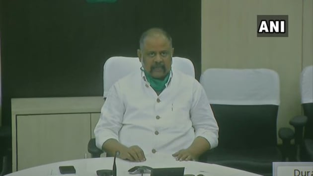 West Bengal Chief Secretary Rajiva Sinha said it was not acceptable there are complaints running from one hospital to another despite 80 per cent of beds meant for Covid-19 patients lying vacant. (ANI) West Bengal Chief Secretary Rajiva Sinha said it was not acceptable there are complaints running from one hospital to another despite 80 per cent of beds meant for Covid-19 patients lying vacant. (ANI)