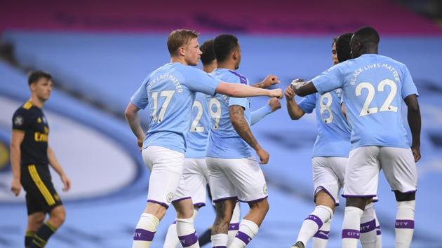 Manchester City's Kevin De Bruyne, second left, celebrates after scoring the second goal from the penalty spot.(AP) Manchester City's Kevin De Bruyne, second left, celebrates after scoring the second goal from the penalty spot.(AP)