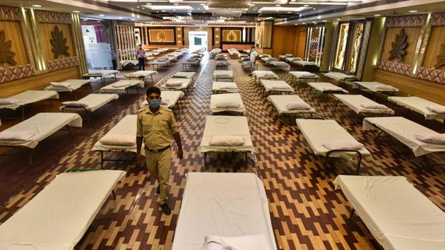 Rows of beds at a banquet hall in Delhi’s Kirti Nagar that has been converted into a temporary quarantine facility for people infected with the coronavirus, on Wednesday.(Sanchit Khanna/HT Photo) Rows of beds at a banquet hall in Delhi’s Kirti Nagar that has been converted into a temporary quarantine facility for people infected with the coronavirus, on Wednesday.(Sanchit Khanna/HT Photo)