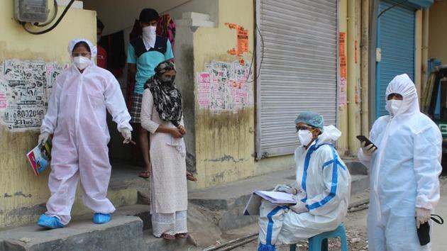 Six new Covid-19 patients were found to be close contacts of those who had earlier contracted SARS-CoV-2, which causes the disease, a healthcare worker from Tehri Garhwal district and six people were local residents without any recent travel history.(Yogendra Kumar/HT PHOTO)