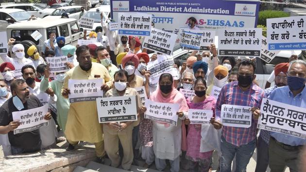 AAP workers staging protest outside the DC office on Thursday (Gurpreet Singh/HT) AAP workers staging protest outside the DC office on Thursday (Gurpreet Singh/HT)
