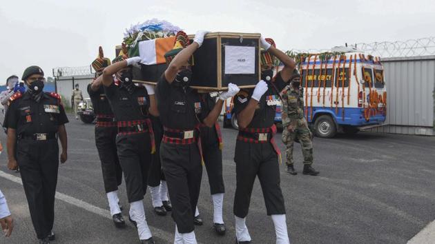 Indian army soldiers carry the coffin of their colleague Sunil Kumar, killed during confrontation with Chinese soldiers in the Ladakh region, as the body was brought to Jai Prakash Narayan airport, in Patna, Bihar.(AP)