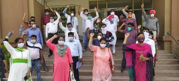 Members of the Punjab Rural Health Pharmacy Officers Association staging a protest against the state government at the Zila Parishad in Bathinda on Friday. (Sanjeev Kumar/HT) Members of the Punjab Rural Health Pharmacy Officers Association staging a protest against the state government at the Zila Parishad in Bathinda on Friday. (Sanjeev Kumar/HT)