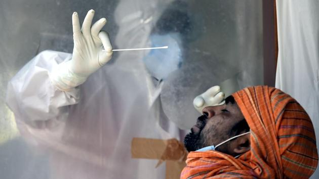 Until now, the cost of a Covid-19 test was Rs 4,500 if the private labs collected the sample and used their own kits, Rs 3,500 if the government collected the samples and the private labs used their kits to test it; and Rs 2,200 if the government collected the sample and provided the test kit as well. While the government paid these charges to the private labs, residents across Delhi were charged a flat rate of Rs 4,500.(Vipin Kumar/HT PHOTO) Until now, the cost of a Covid-19 test was Rs 4,500 if the private labs collected the sample and used their own kits, Rs 3,500 if the government collected the samples and the private labs used their kits to test it; and Rs 2,200 if the government collected the sample and provided the test kit as well. While the government paid these charges to the private labs, residents across Delhi were charged a flat rate of Rs 4,500.(Vipin Kumar/HT PHOTO)