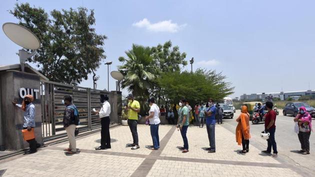 People in a queue for Covid-19 testing in Shahdara on June 17. Delhi has been scaling up the number of tests being conducted through the week. The home ministry said on June 17 that 16,618 samples were collected in Delhi for testing in the two days prior. This number varied between 4,000 and 4,500 before the June 14 meeting between Home Minster Amit Shah and the Delhi government. (Sonu Mehta / HT Photo)