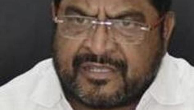 Raju Shetti had, on Tuesday, visited NCP chief Sharad Pawar’s house in Baramati and accepted the offer of the MLC seat for himself. (Ravindra Joshi/HT PHOTO) Raju Shetti had, on Tuesday, visited NCP chief Sharad Pawar’s house in Baramati and accepted the offer of the MLC seat for himself. (Ravindra Joshi/HT PHOTO)