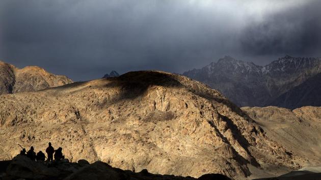 The June 15 clash marked the first Indian casualties in a border skirmish with PLA since October 1975, when Chinese troops ambushed an Indian patrol in Arunachal Pradesh’s Tulung La sector and shot four soldiers dead. The soldiers exchanged blows, threw stones at each other, and Chinese troops attacked Indian soldiers with iron rods and nail-studded clubs.(AP)